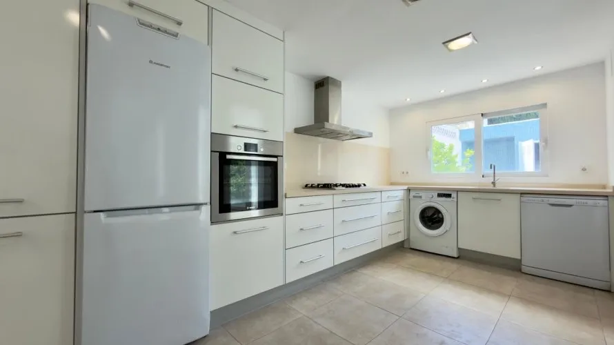 Сasa de 4 dormitorios en Albir, España No. 1174 № 4