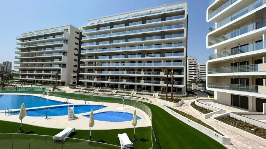 Apartamento de 3 dormitorios en Alicante, España No. 1215