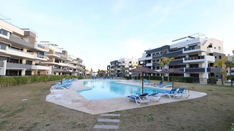 Apartamento de 2 dormitorios en Torrevieja, España No. 1219 № 24