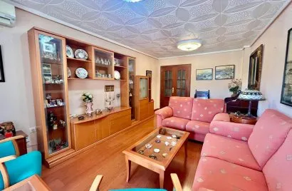 Apartamento de 3 dormitorios en Torrevieja, España No. 1289