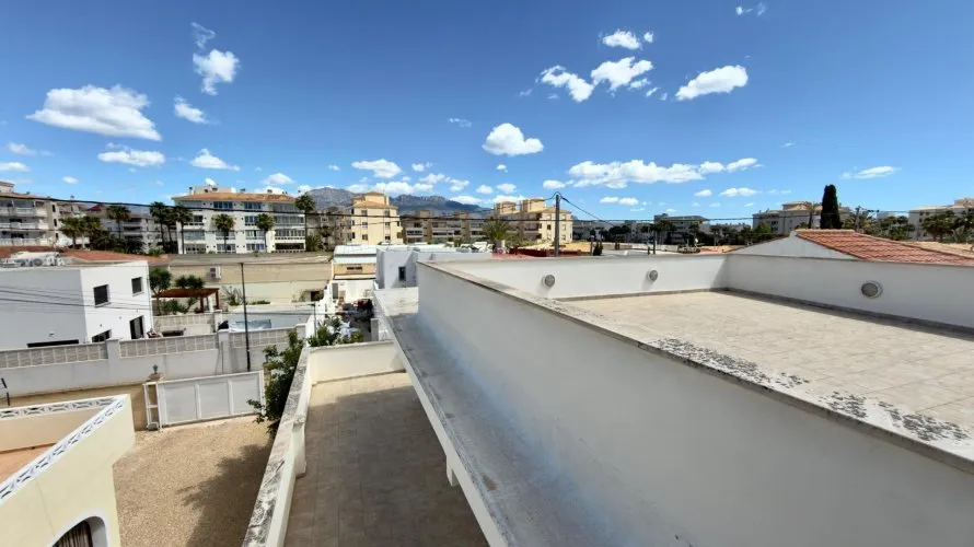 Сasa de 4 dormitorios en Albir, España No. 1174 № 20