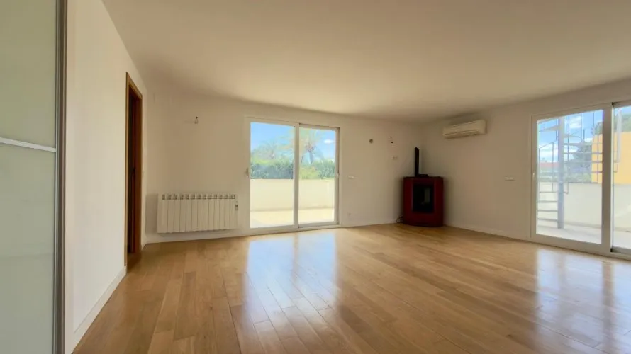 Сasa de 4 dormitorios en Albir, España No. 1174 № 1
