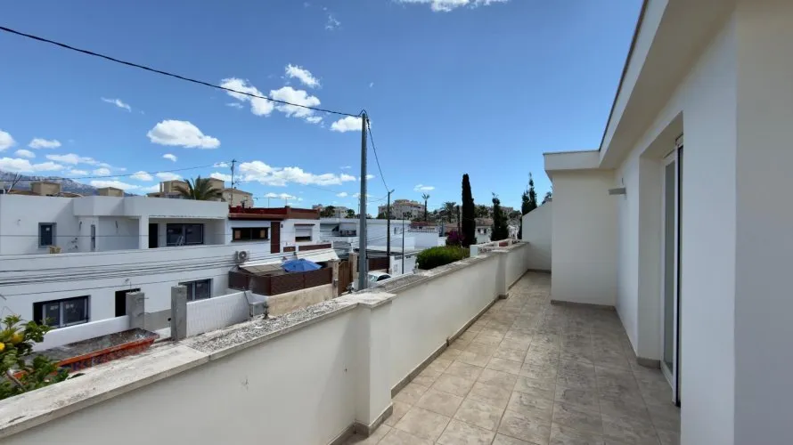 Сasa de 4 dormitorios en Albir, España No. 1174 № 25