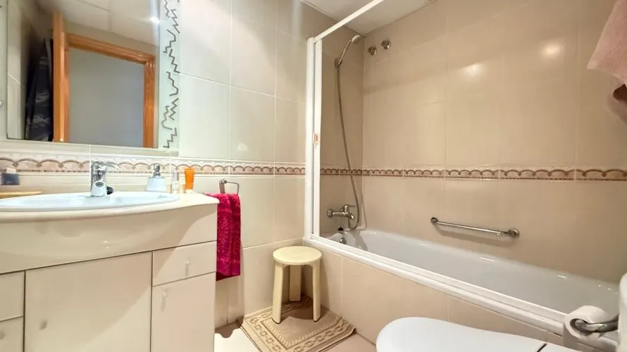Apartamento de 2 dormitorios en Guardamar del Segura, España No. 1266 № 4
