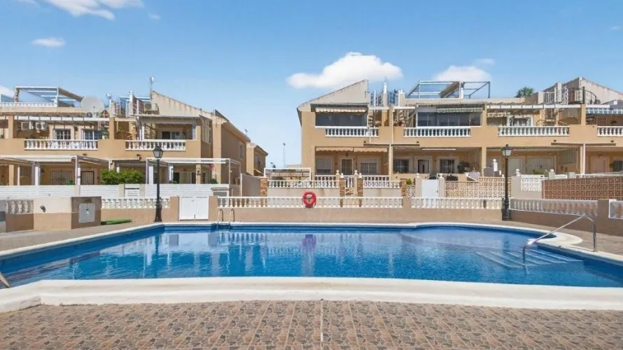 Сasa de 2 dormitorios en Torrevieja, España No. 1168 № 27