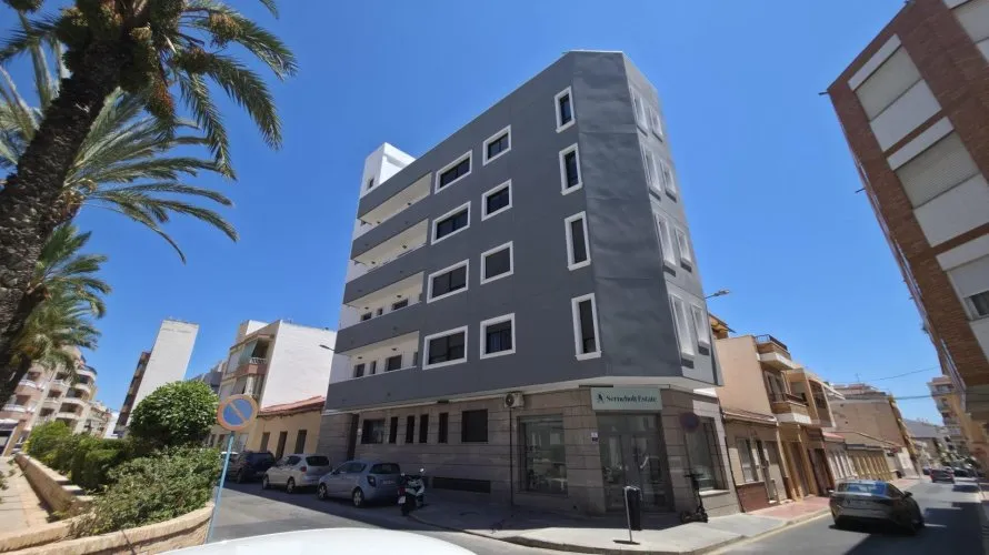 Apartamento de 3 dormitorios en Torrevieja, España No. 1367 № 1