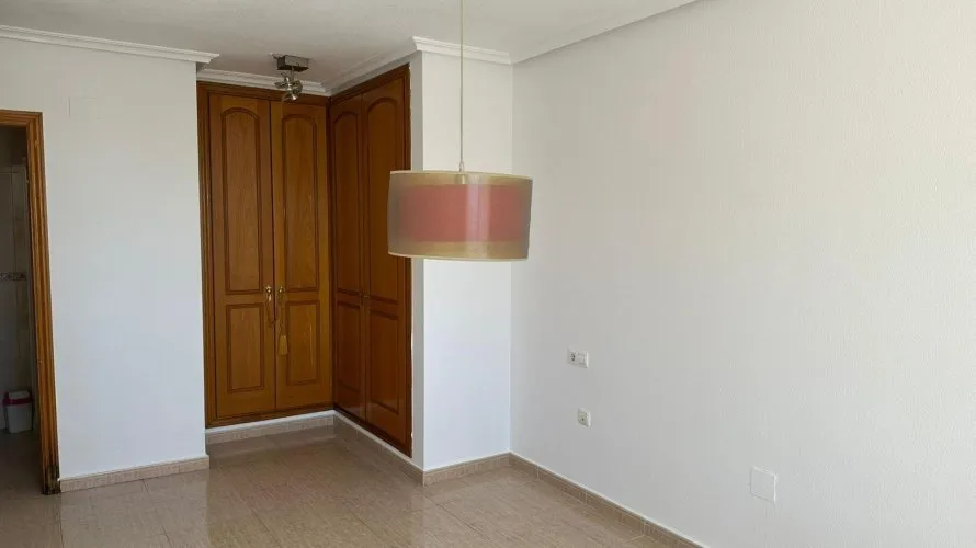 Apartamento de 2 dormitorios en Torrevieja, España No. 1535 № 3