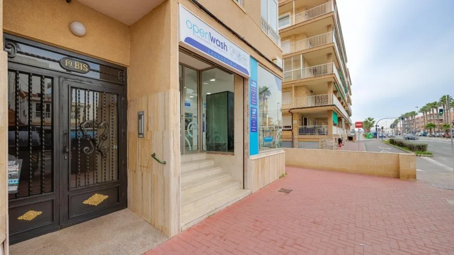 Apartamento de 2 dormitorios en Torrevieja, España No. 1499 № 2