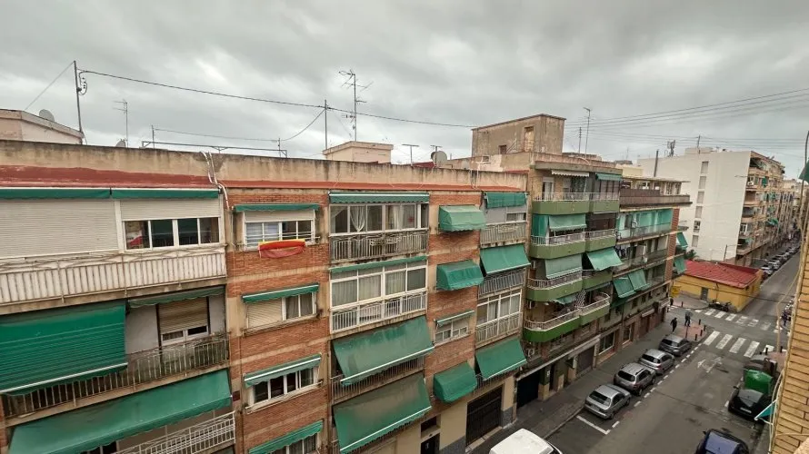Apartamento de 2 dormitorios en Alicante, España No. 1380