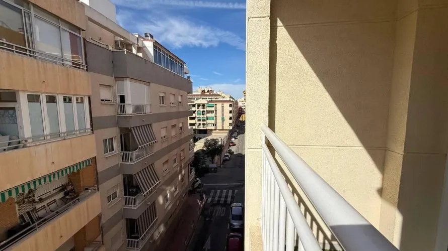 Apartamento de 2 dormitorios en Torrevieja, España No. 1437 № 1