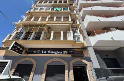 Propiedad comercial de 159m² en Torrevieja, España No. 1396