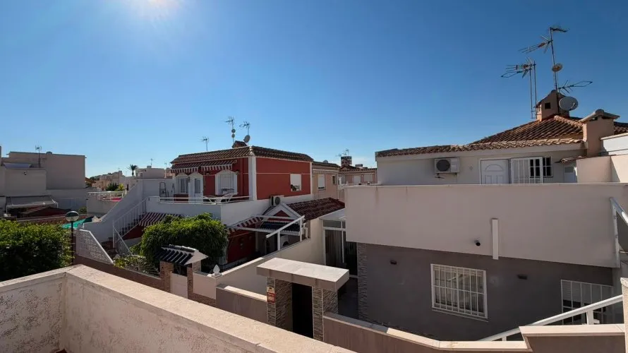 Сasa de 3 dormitorios en Torrevieja, España No. 1349 № 18