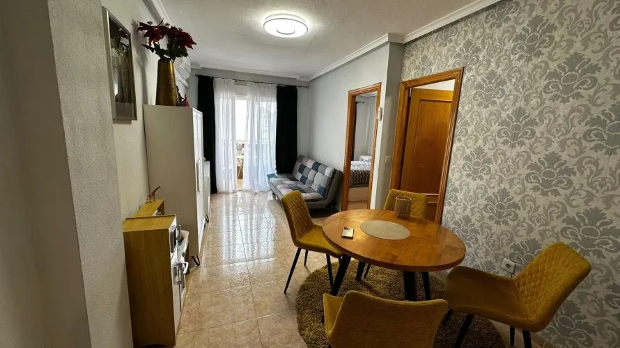 Apartamento de 2 dormitorios en Torrevieja, España No. 1440