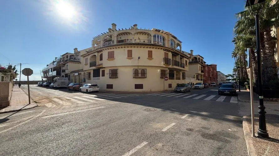Apartamento de 1 dormitorio en Torrevieja, España No. 1298 № 2