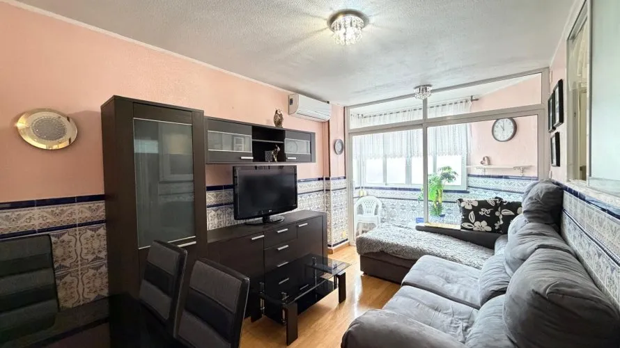 Apartamento de 1 dormitorio en Torrevieja, España No. 1430 № 1