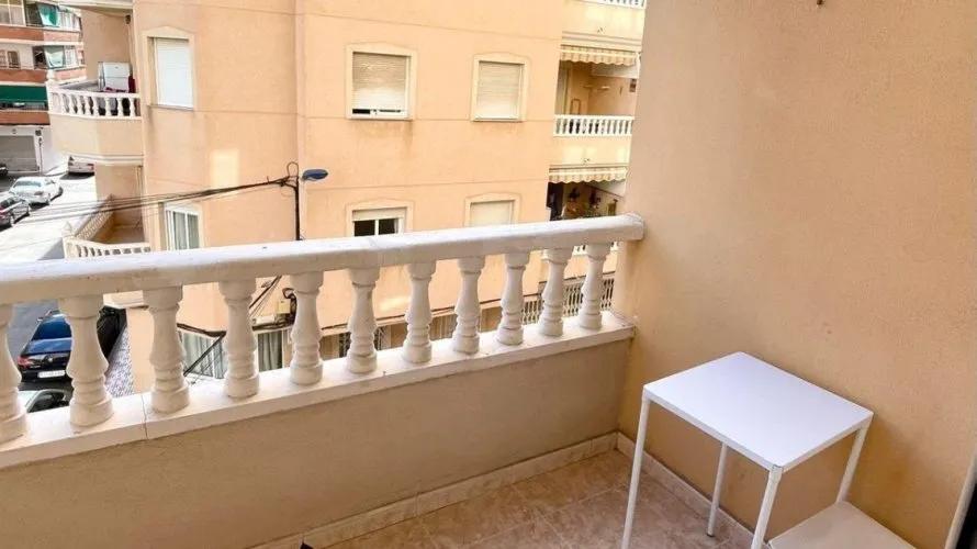 Apartamento de 1 dormitorio en Torrevieja, España No. 1473 № 1