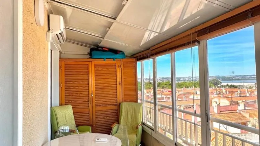 Apartamento de 2 dormitorios en Torrevieja, España No. 1584 № 2