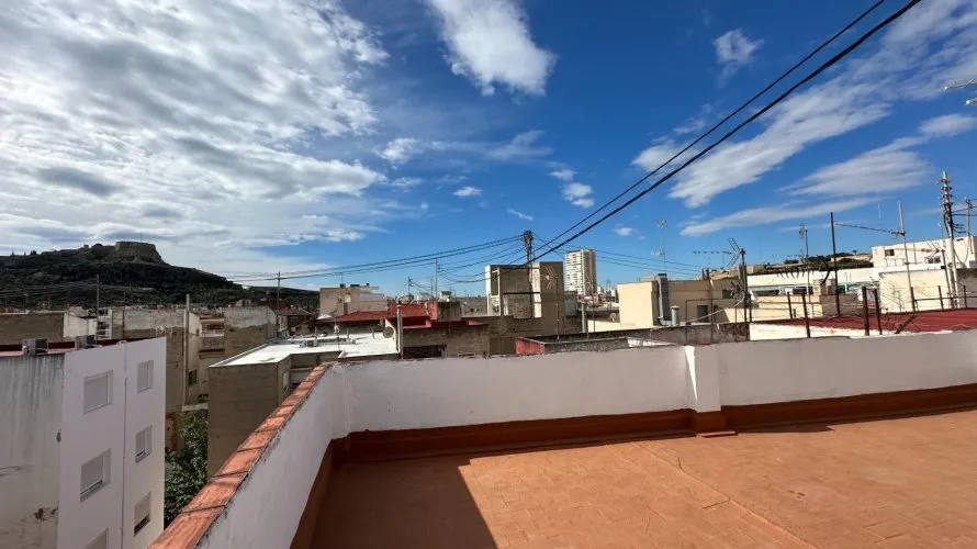 Apartamento de 2 dormitorios en Alicante, España No. 1508 № 1