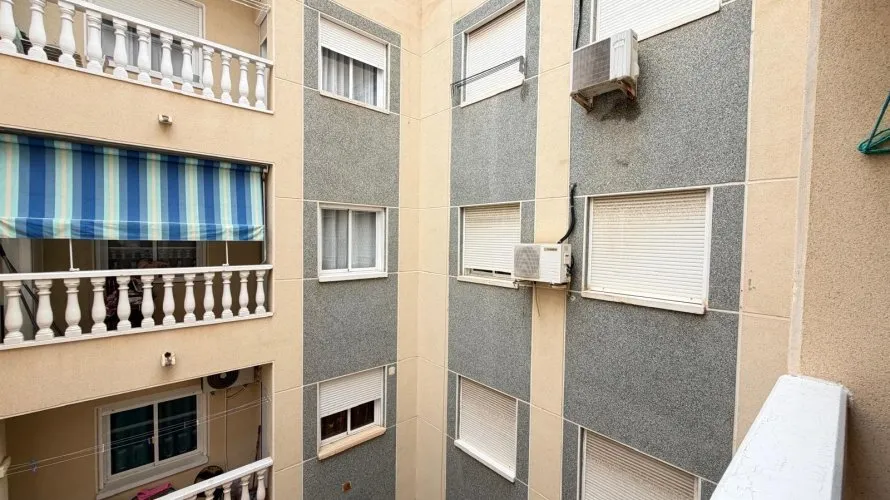 Apartamento de 1 dormitorio en Torrevieja, España No. 1467 № 4