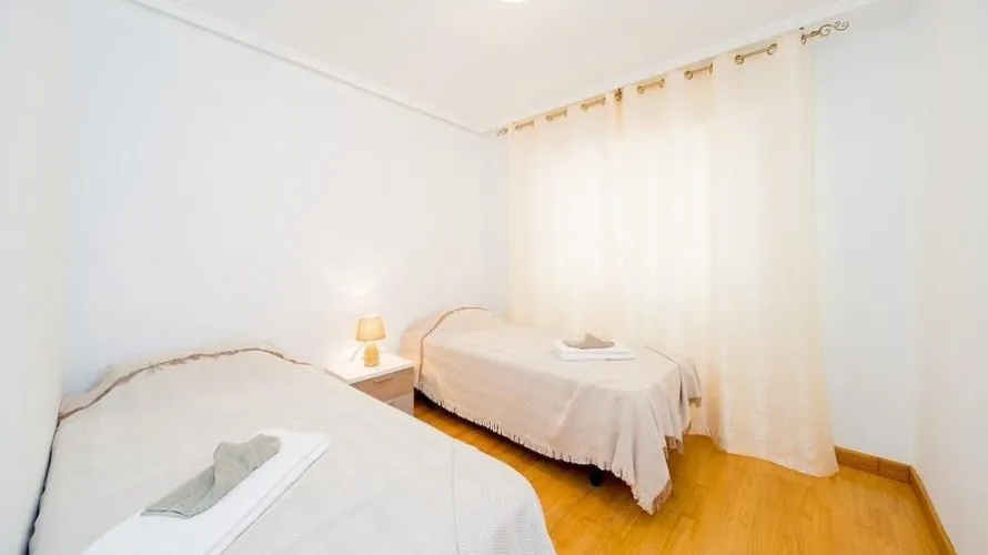 Apartamento de 2 dormitorios en Torrevieja, España No. 1575