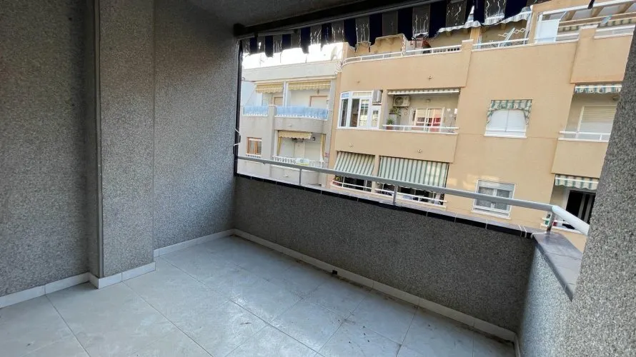 Apartamento de 1 dormitorio en Torrevieja, España No. 1487 № 2