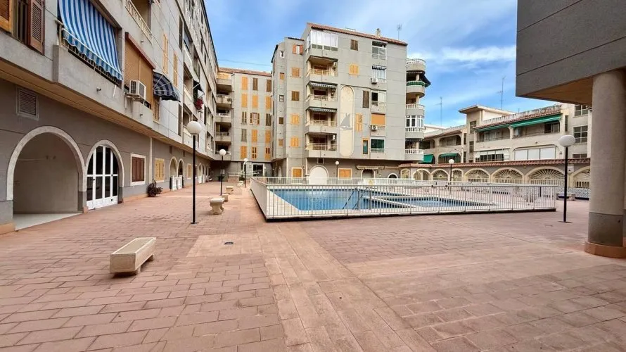 Apartamento de 2 dormitorios en Torrevieja, España No. 1433 № 3