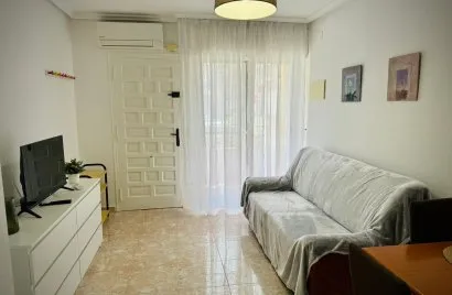 Apartamento de 1 dormitorio en Torrevieja, España No. 1588