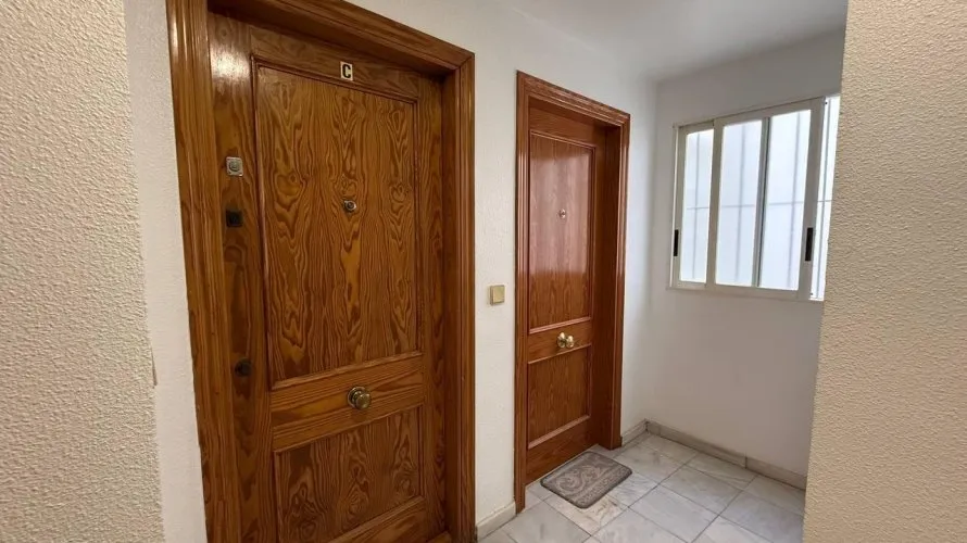 Apartamento de 2 dormitorios en Torrevieja, España No. 1437
