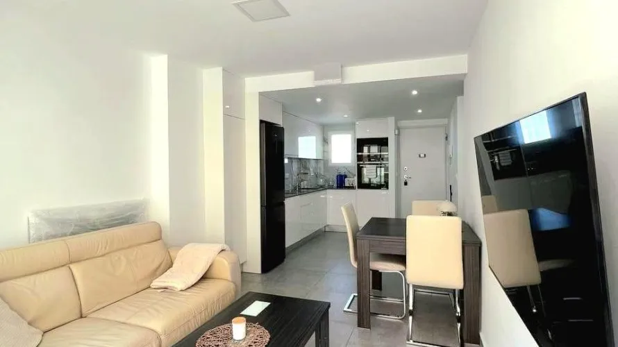 Apartamento de 2 dormitorios en Torrevieja, España No. 1498 № 2