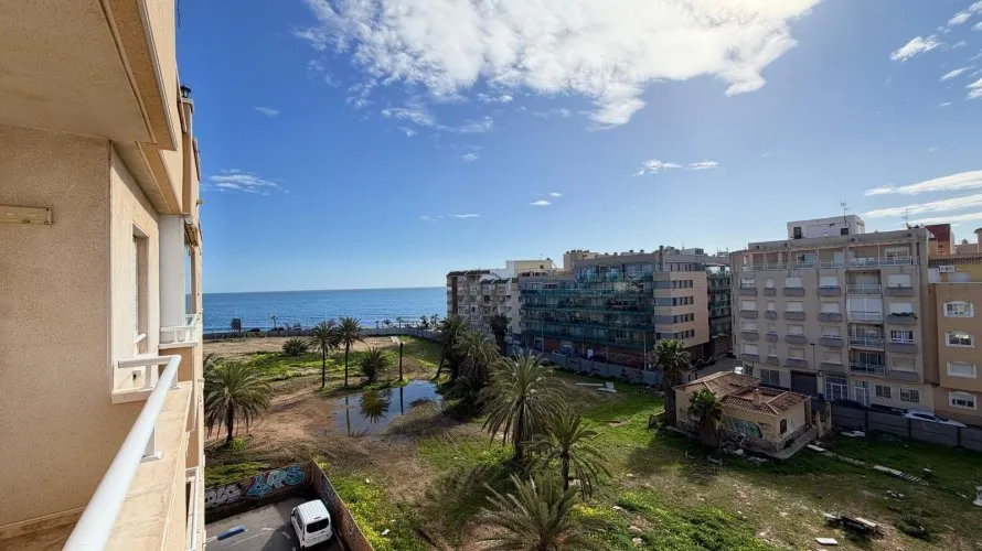 Apartamento de 2 dormitorios en Torrevieja, España No. 1468 № 1