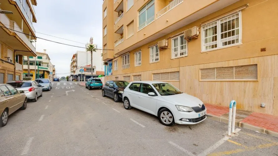 Apartamento de 2 dormitorios en Torrevieja, España No. 1499