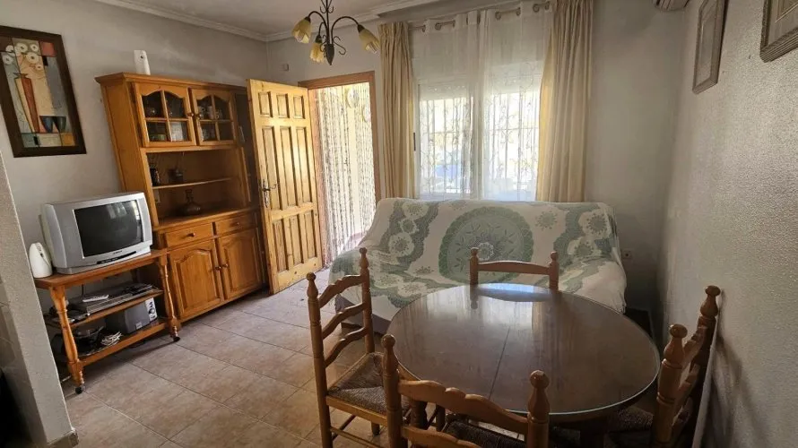 Bungalow de 2 dormitorios en Guardamar del Segura, España No. 1495 № 10