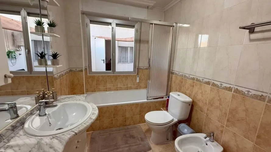 Apartamento de 2 dormitorios en Torrevieja, España No. 1384 № 13