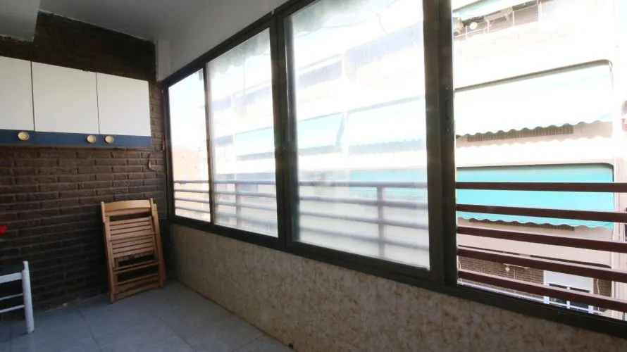 Apartamento de 2 dormitorios en Alicante, España No. 1361 № 2
