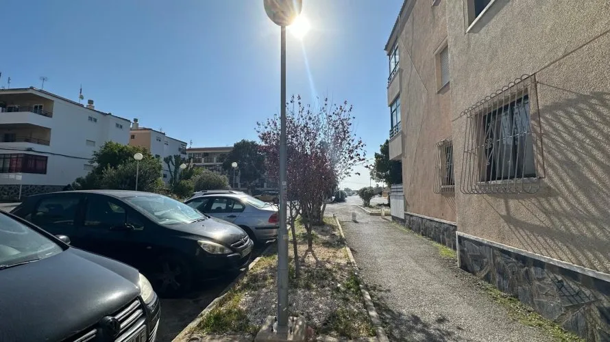 Apartamento de 1 dormitorio en Torrevieja, España No. 1510 № 2