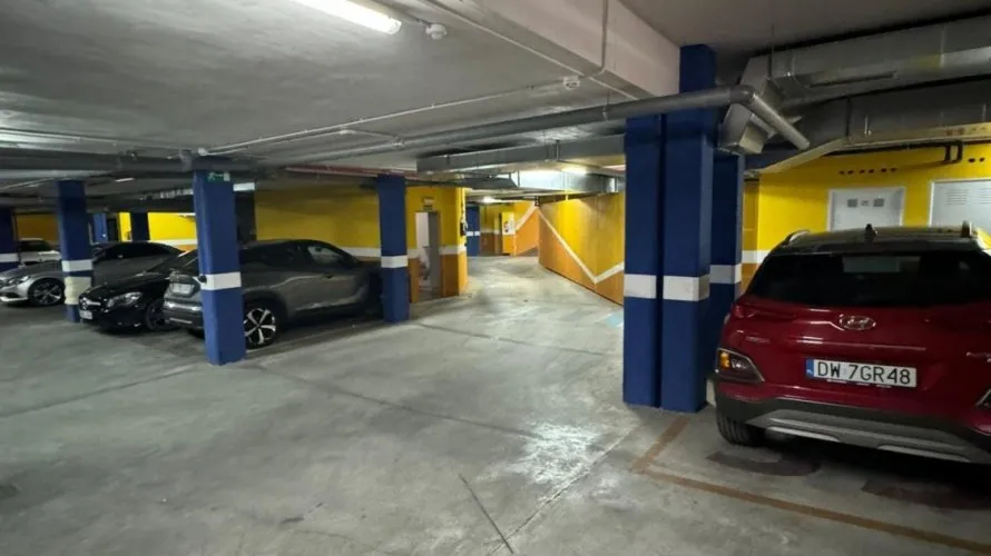 Estacionamiento de en Torrevieja, España No. 1377 № 1