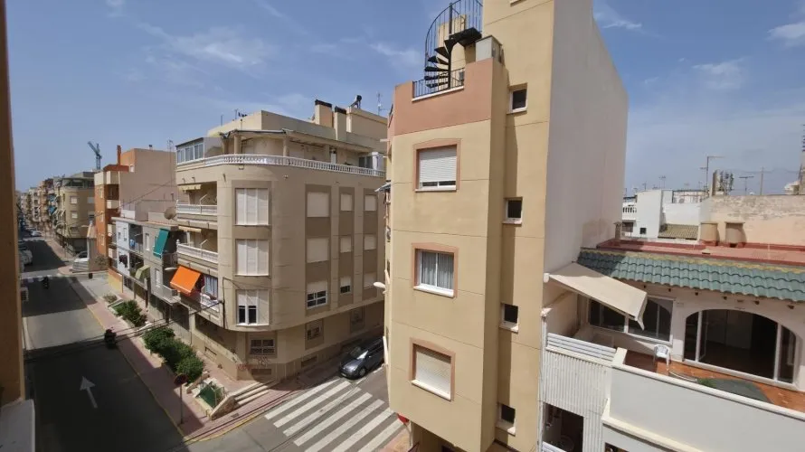 Apartamento de 1 dormitorio en Torrevieja, España No. 1671 № 1