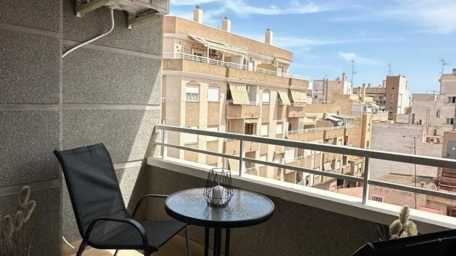 Apartamento de 1 dormitorio en Torrevieja, España No. 1729 № 2