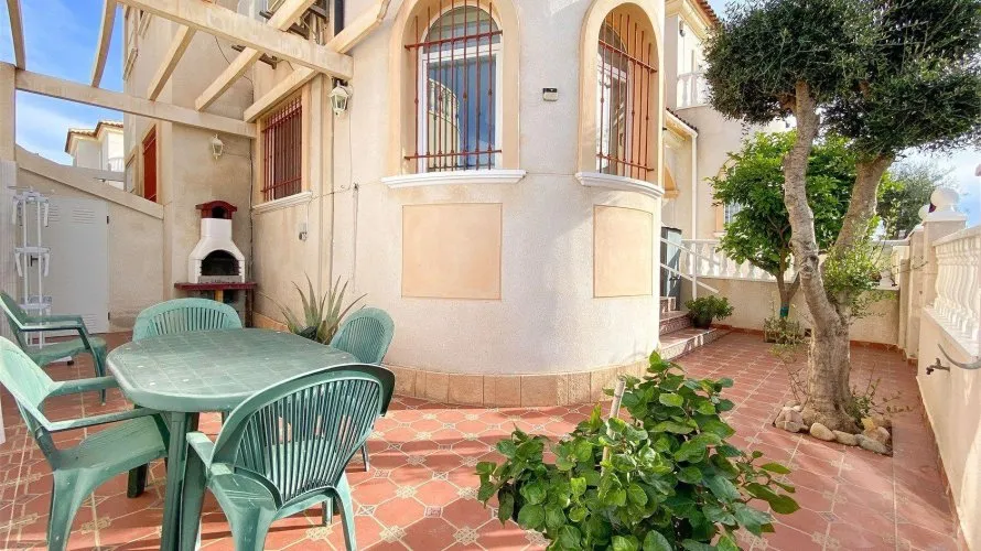 Сasa de 3 dormitorios en Torrevieja, España No. 1739 № 8