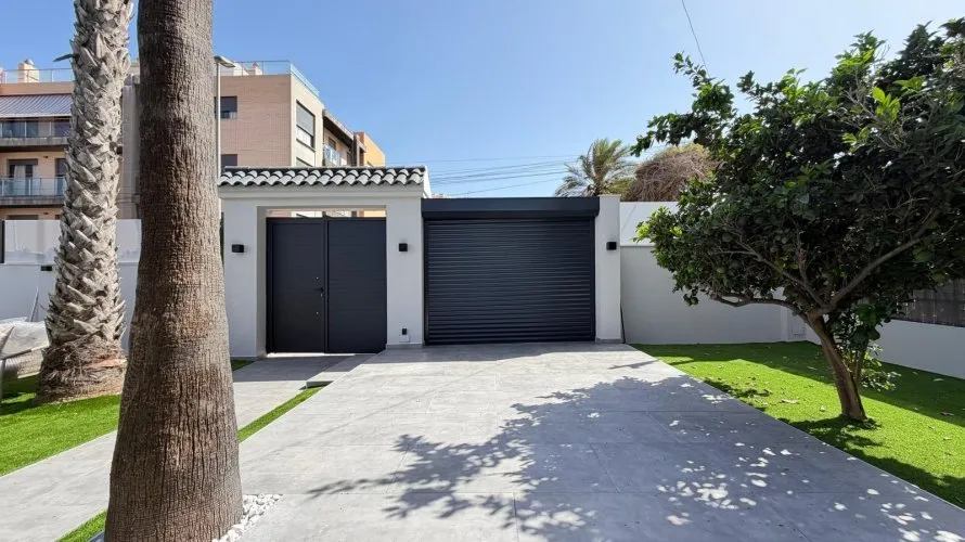 Villa de 4 dormitorios en Torrevieja, España No. 1713 № 8