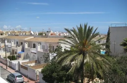 Apartamento de 2 dormitorios en Torrevieja, España No. 1654