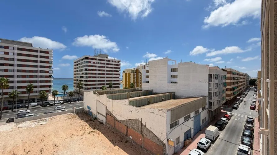 Apartamento de 2 dormitorios en Torrevieja, España No. 1688 № 11