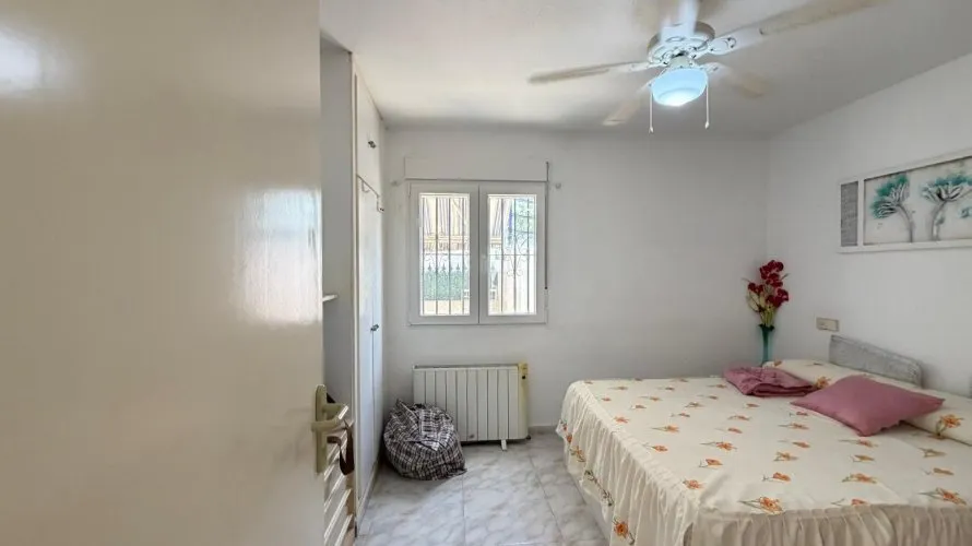 Сasa de 2 dormitorios en Torrevieja, España No. 1674 № 5