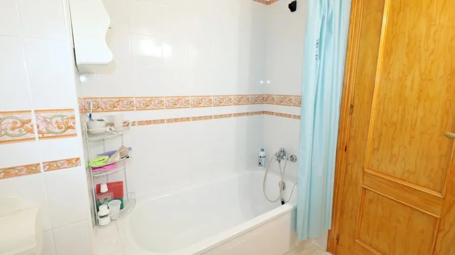 Apartamento de 2 dormitorios en Torrevieja, España No. 1742 № 14