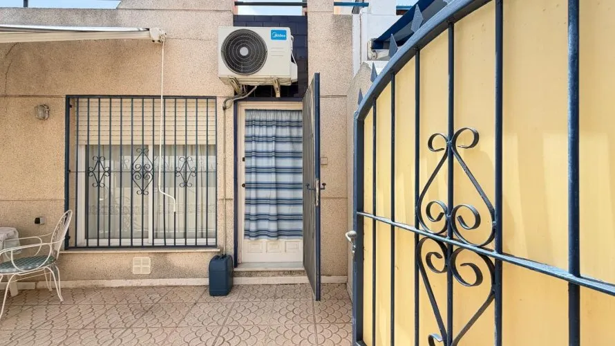 Сasa de 2 dormitorios en Torrevieja, España No. 1674 № 28
