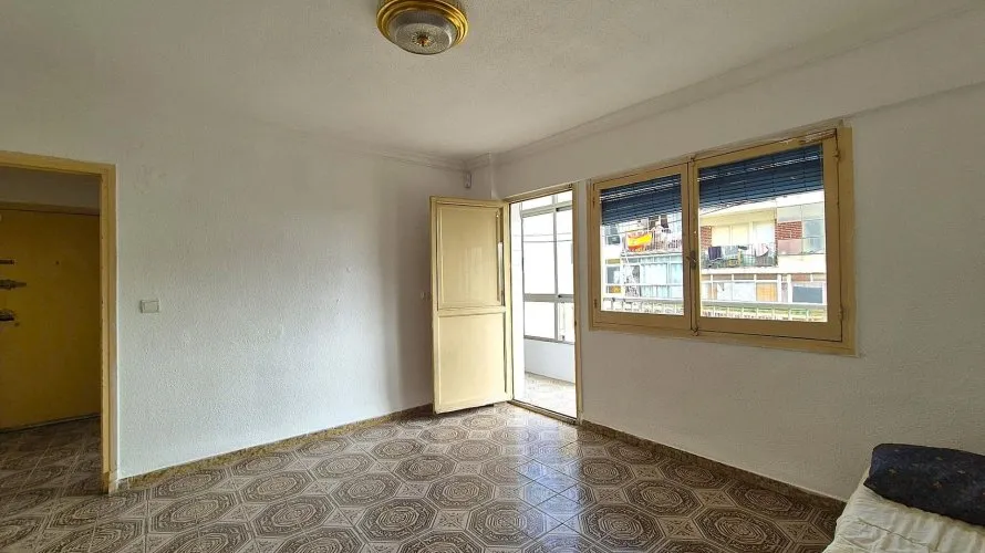 Apartamento de 1 dormitorio en Alicante, España No. 1709 № 1