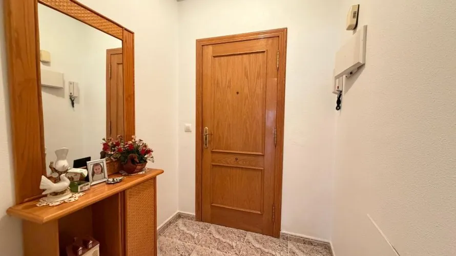Apartamento de 2 dormitorios en Torrevieja, España No. 1710 № 2