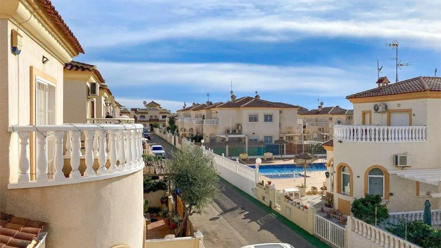 Сasa de 3 dormitorios en Torrevieja, España No. 1739 № 19