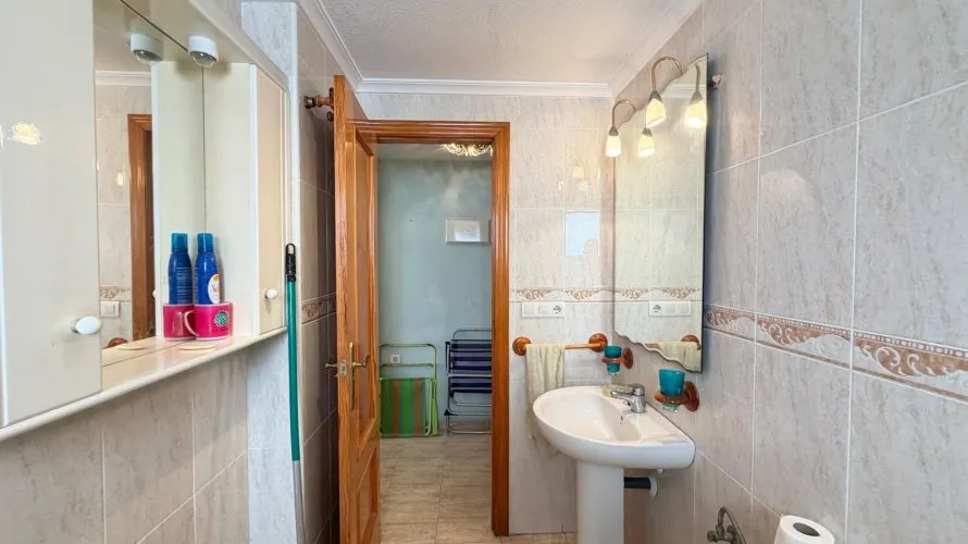 Apartamento de 2 dormitorios en Torrevieja, España No. 1688 № 24