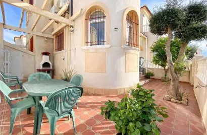 Сasa de 3 dormitorios en Torrevieja, España No. 1739